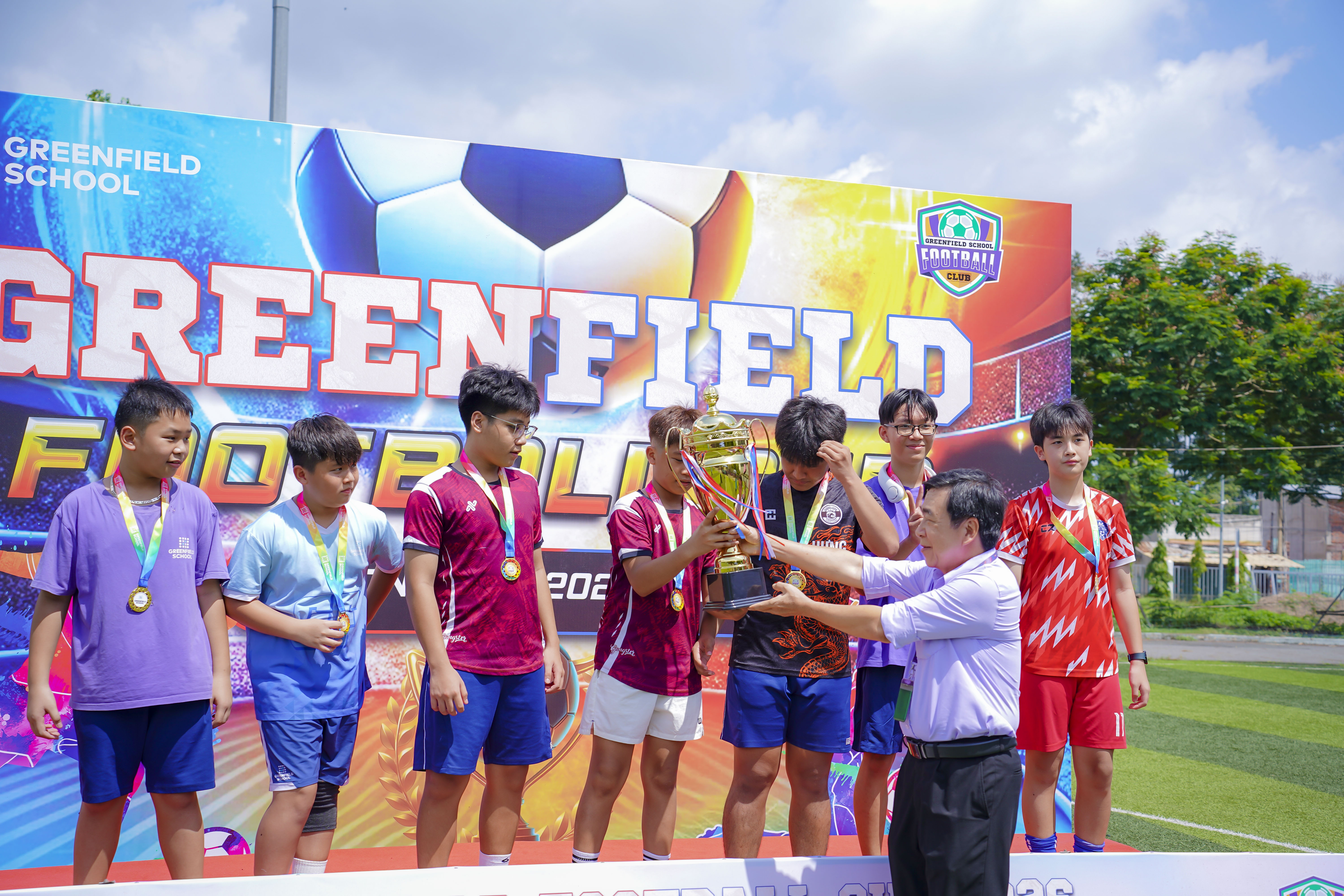 bong-da-Greenfield-School-3